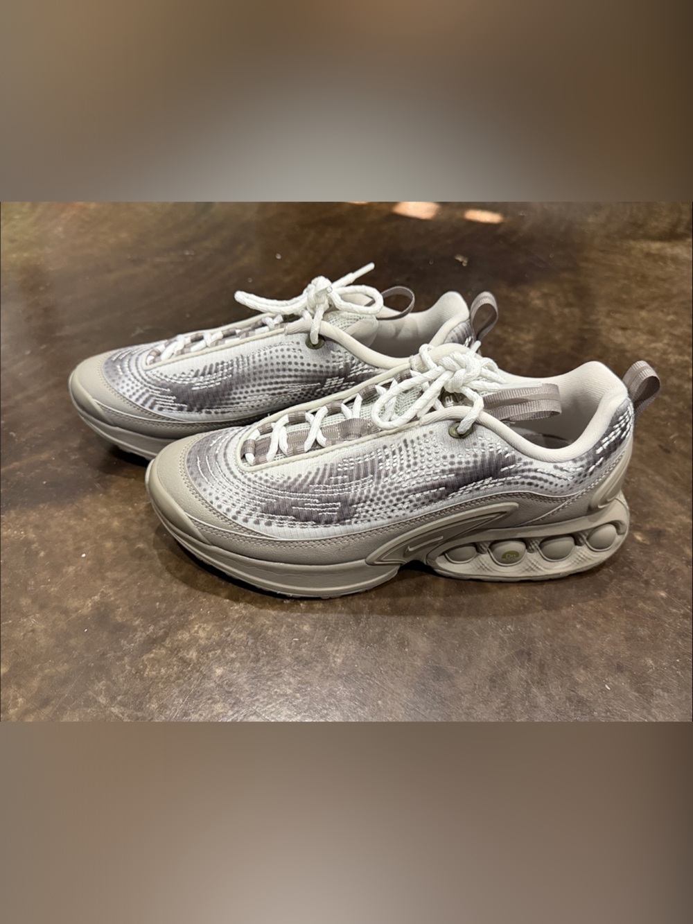 Nike Air Max DM- men’s size 7.5 excellent condition sneaker shoes